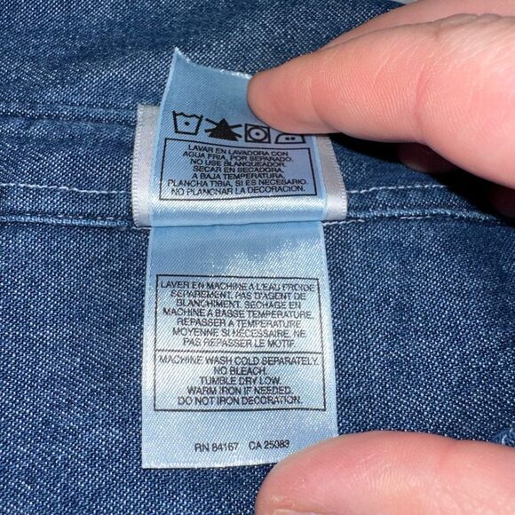 Disney Vintage Denim Button Up Collared Shirt Mickey Picnic Scene Embroidered XL - Picture 8 of 12